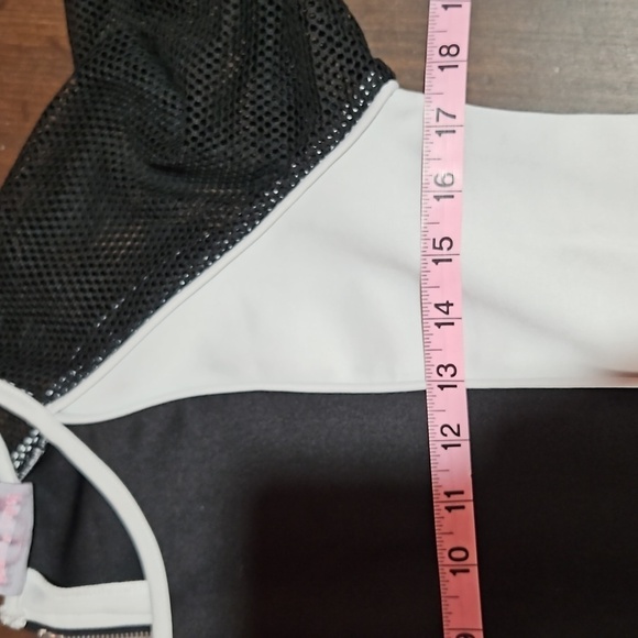 Romeo & Juliet Couture | Black and White Form Fitting Dress - Picture 6 of 8